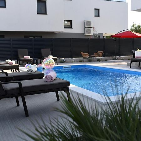 B1Villa ซรีมา ภายนอก รูปภาพ